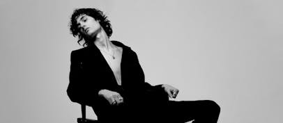 Sombr míří do Prahy. Bedroom-popový král Gen Z vystoupí ve F