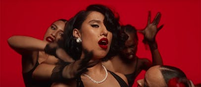 RAYEs einzigartige Karriere in Musikvideos